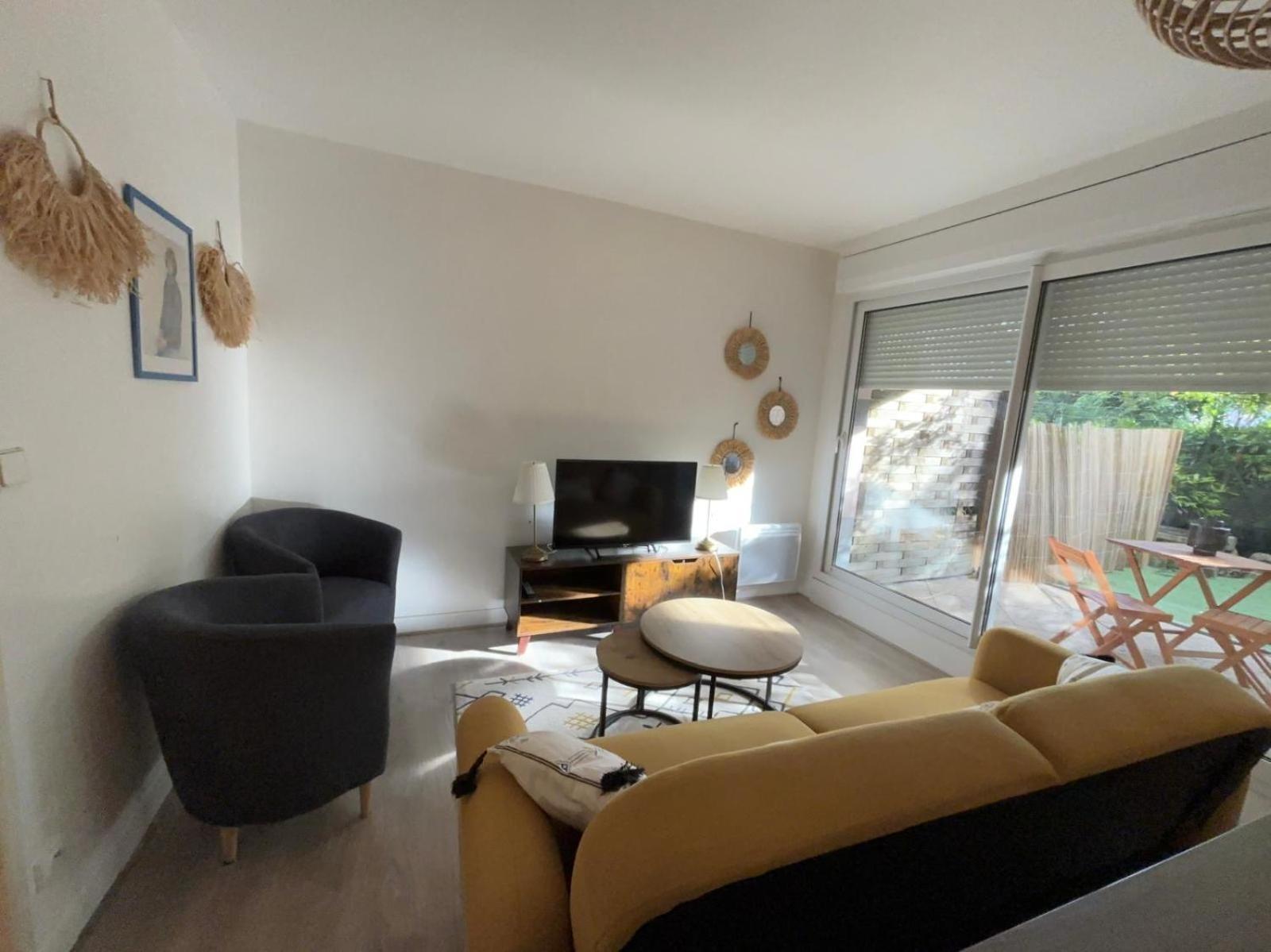 Appartement En Centre Ville Avec Cour Face Au Parc Pasteur Orleans Exterior photo